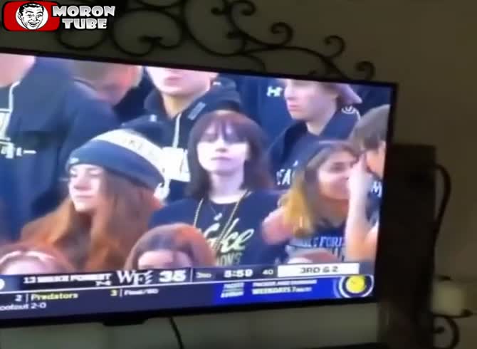 Video :It's time to kiss him!